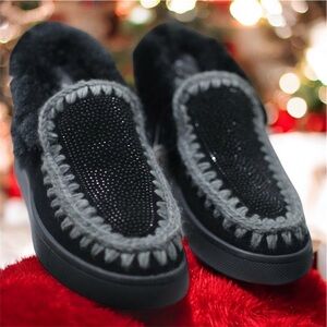 BLONDO Ultra Comfortable and Warm Slip On Waterproof Moccasin Booties - Size 6.5